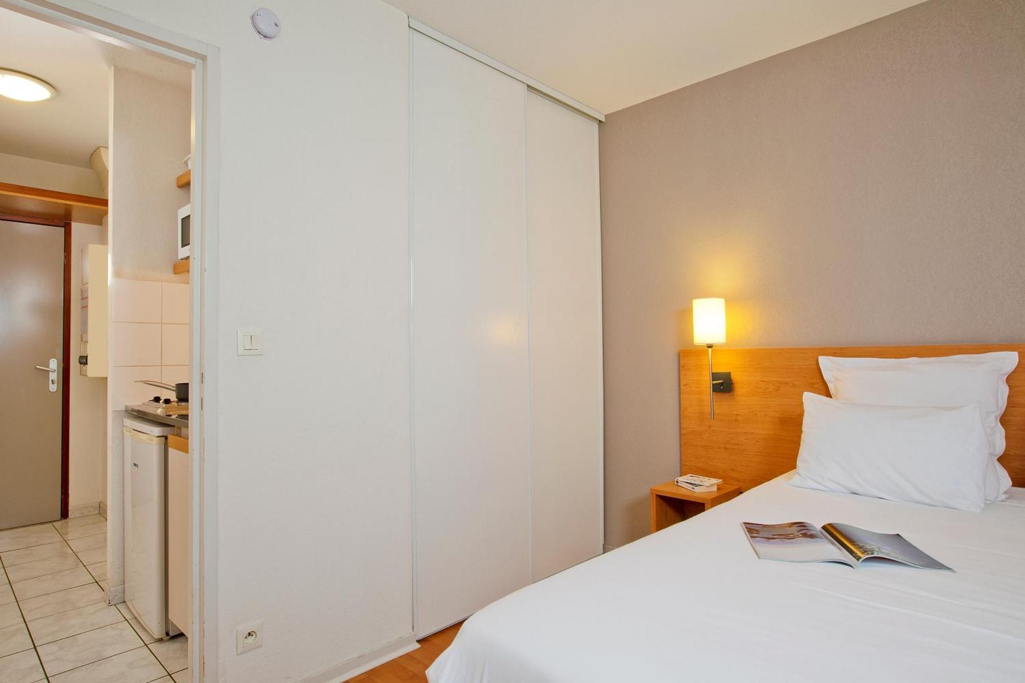 Sejours & Affaires Nantes La Beaujoire Aparthotel Room photo