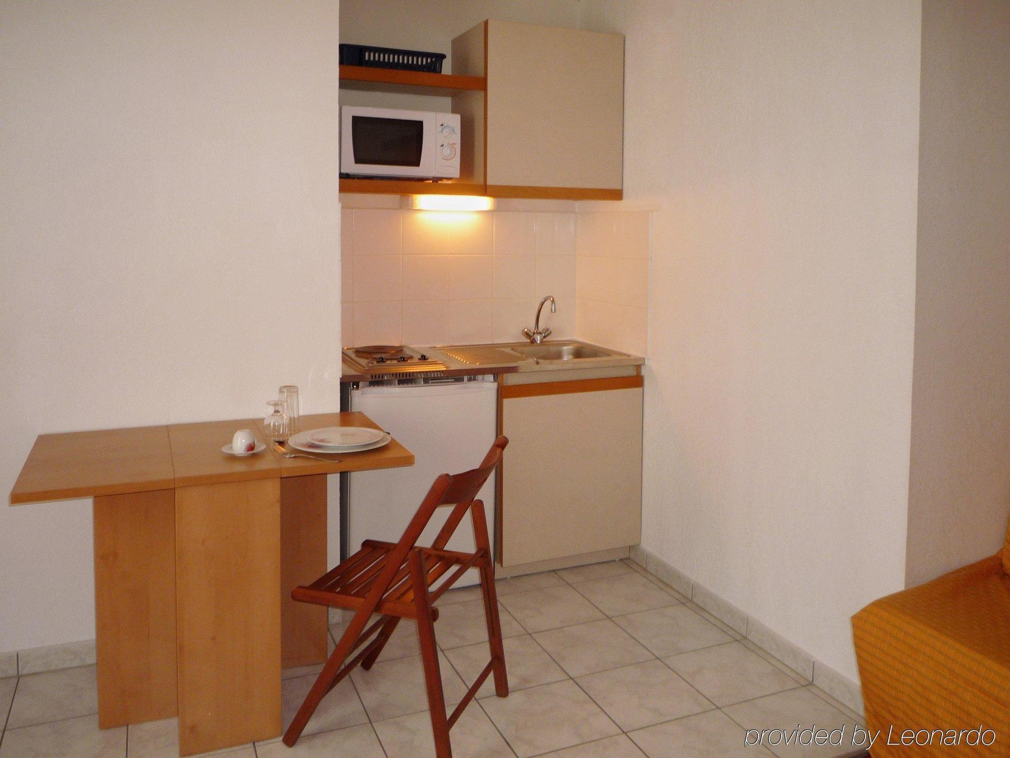 Sejours & Affaires Nantes La Beaujoire Aparthotel Room photo